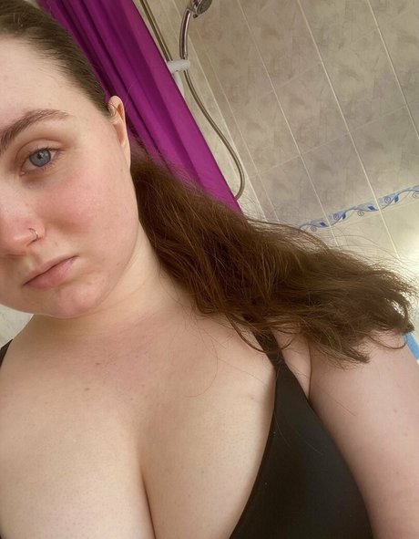 Bustybritishbrunette