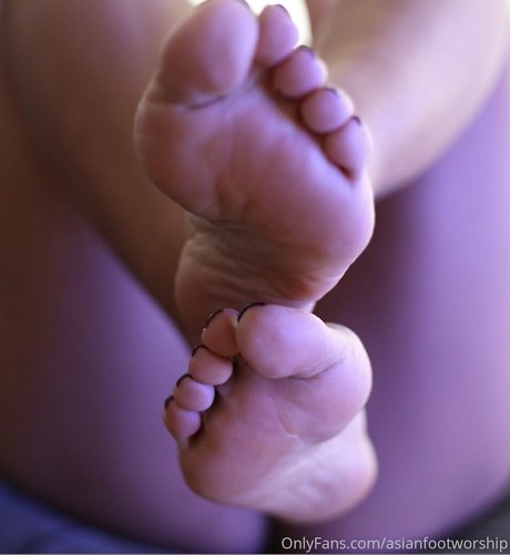 Asianfootworship