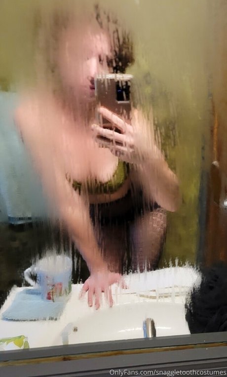 Snaggletoothcostumes