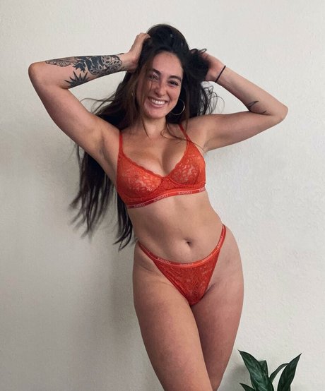 Nagie wyciekłe zdjęcie OnlyFans od Clairenatalia