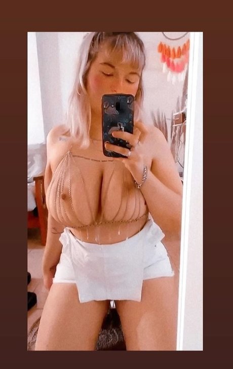 Nagie wyciekłe zdjęcie OnlyFans od Clemenbujazha