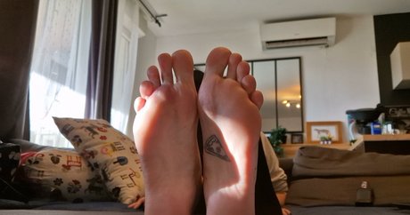 Livie Feet