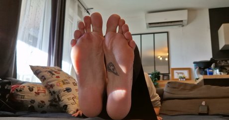 Livie Feet