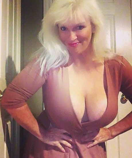 Sandie Lee