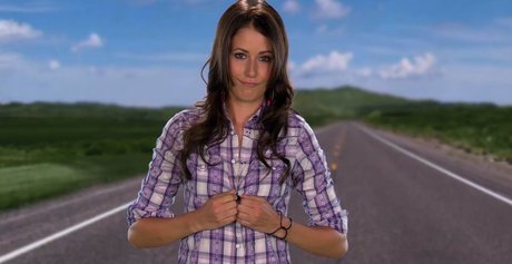 Amanda Crew