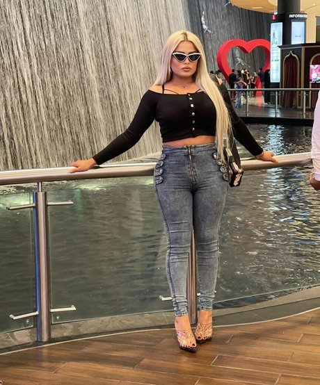 Nagie wyciekłe zdjęcie OnlyFans od Deli Sana