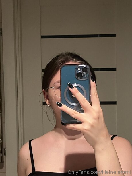 Nagie wyciekłe zdjęcie OnlyFans od Kleine Emmi
