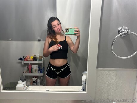 Nagie wyciekłe zdjęcie OnlyFans od Kaybradley420