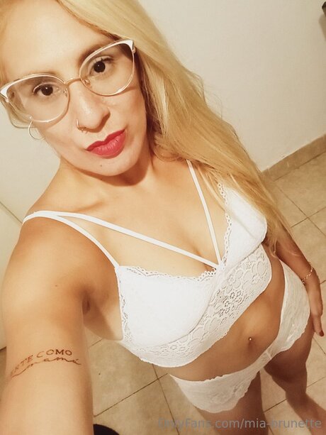 Mia Brunette