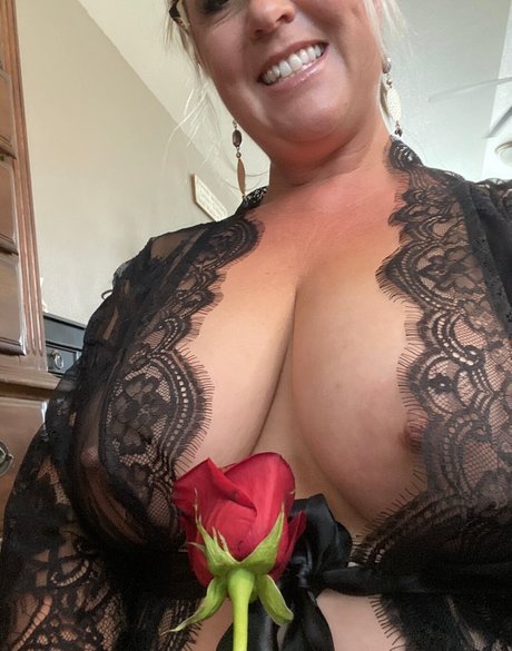 Nita Marie Milfqueen_