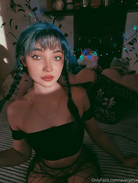 Avery Mia