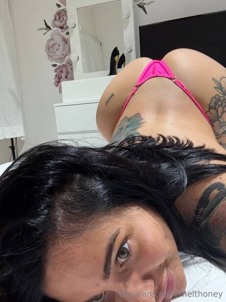 Nagie wyciekłe zdjęcie OnlyFans od Melthoney