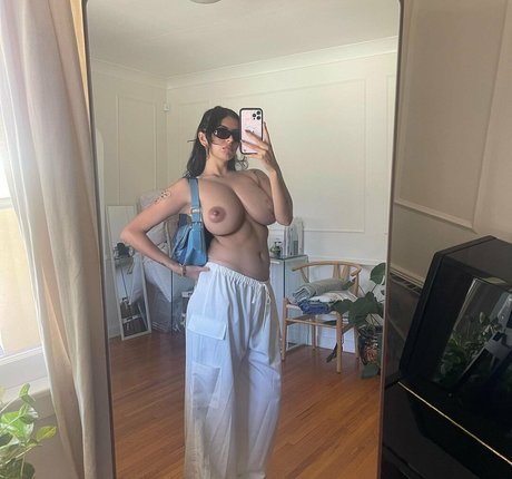 Nagie wyciekłe zdjęcie OnlyFans od Rebecca Black Ai Porn