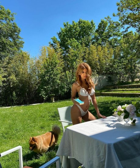 Zahia Dehar