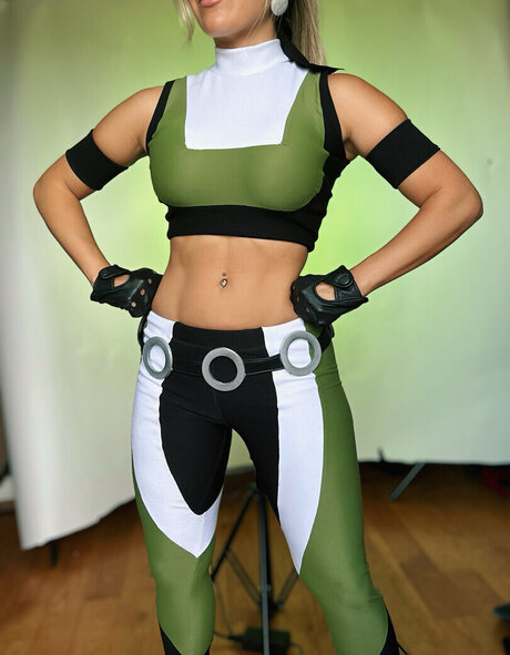 Mortal Kombat Erotic Cosplay