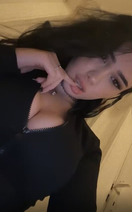 Nagie wyciekłe zdjęcie OnlyFans od Yasilisches