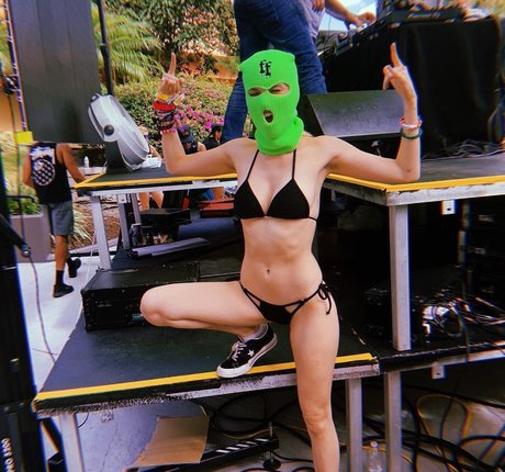 Dani Thorne
