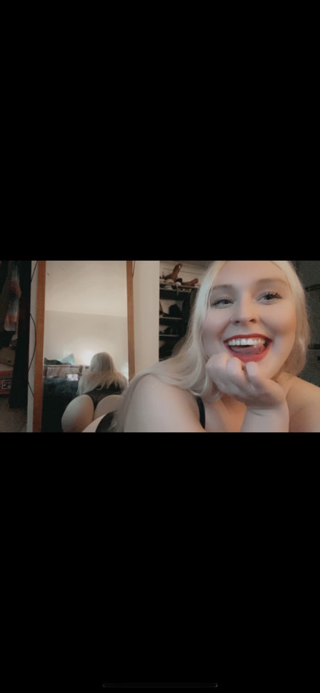 Nagie wyciekłe zdjęcie OnlyFans od Liza Lovegood