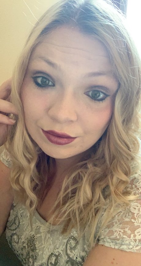 Nagie wyciekłe zdjęcie OnlyFans od Lizzy