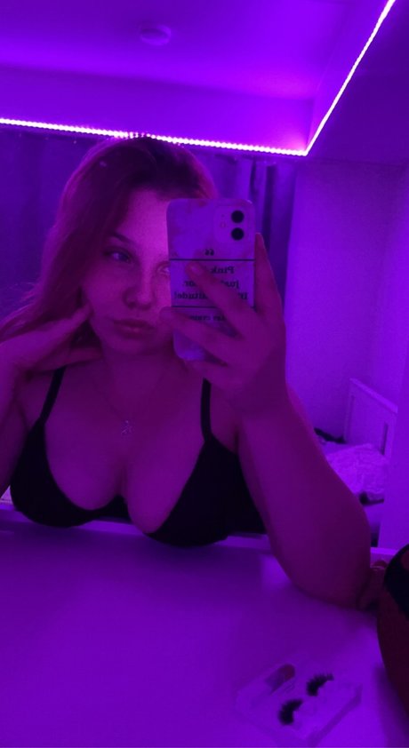 Nagie wyciekłe zdjęcie OnlyFans od Mimu
