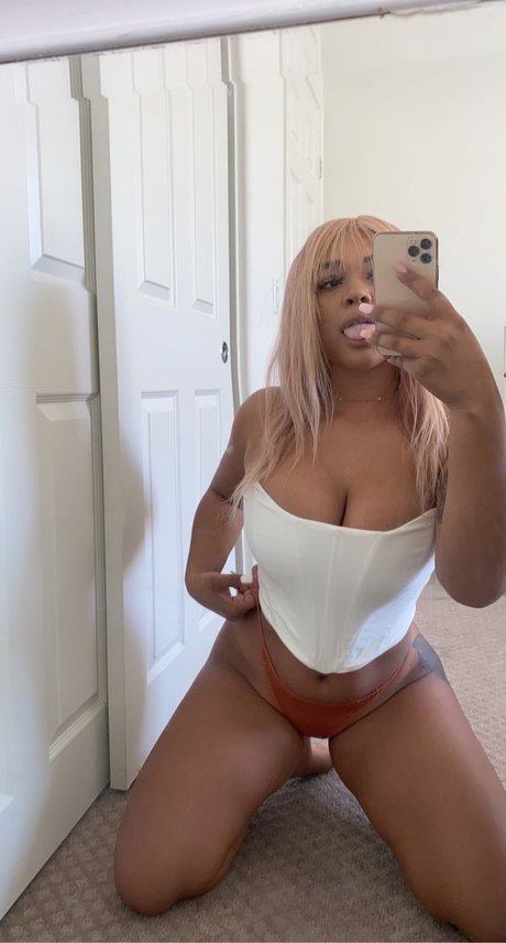 Nagie wyciekłe zdjęcie OnlyFans od Mill Camille