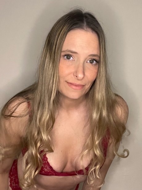 Nagie wyciekłe zdjęcie OnlyFans od Mila Embers