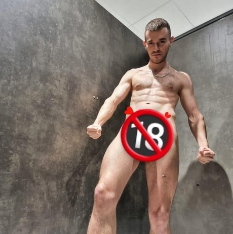 Nagie wyciekłe zdjęcie OnlyFans od Seq75
