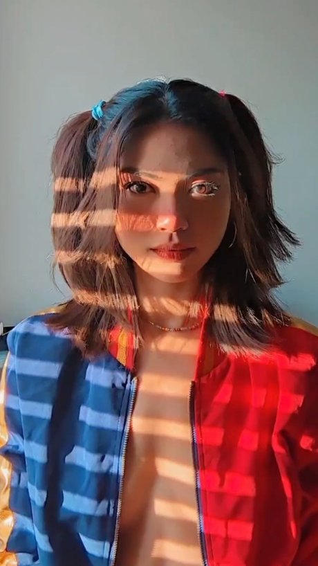 Nagie wyciekłe zdjęcie OnlyFans od Mila Poonis