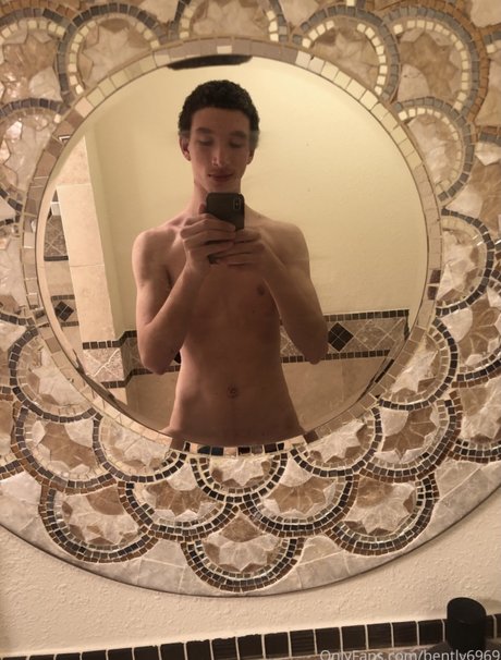 Nagie wyciekłe zdjęcie OnlyFans od The Boy Next Door