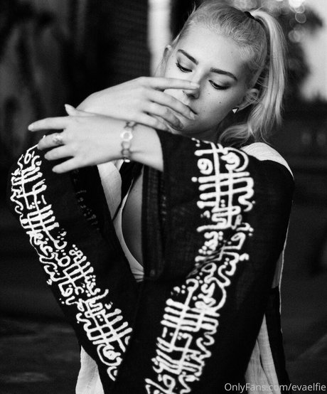 EvaElfie