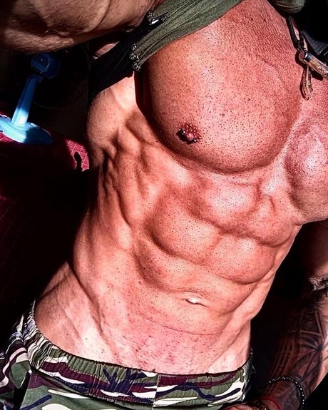 Nagie wyciekłe zdjęcie OnlyFans od Aaron Wild