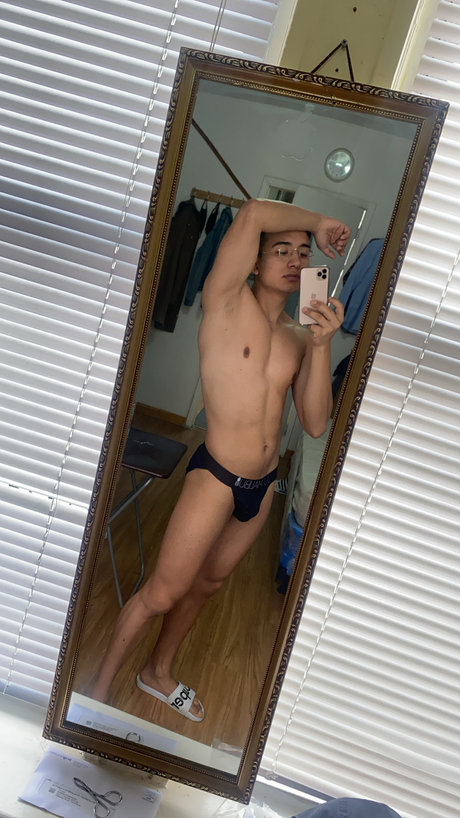 Nagie wyciekłe zdjęcie OnlyFans od Roman