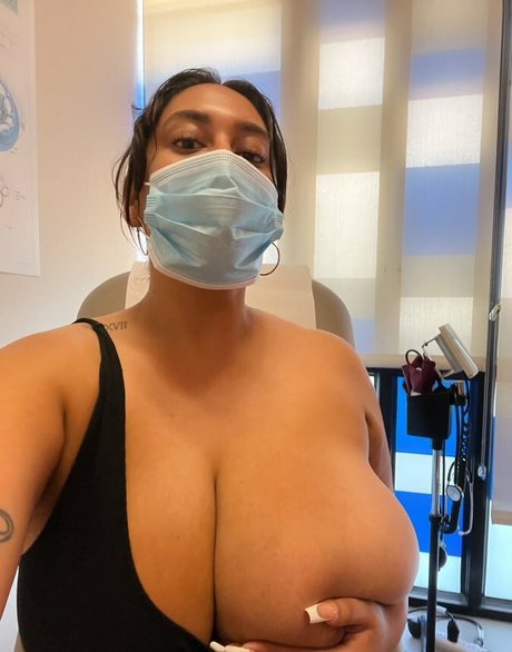 Nagie wyciekłe zdjęcie OnlyFans od Roserayy