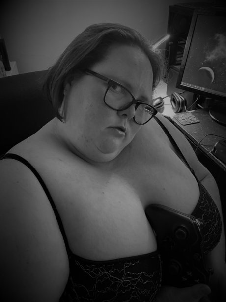 Nagie wyciekłe zdjęcie OnlyFans od Red And Bubbly Bbw