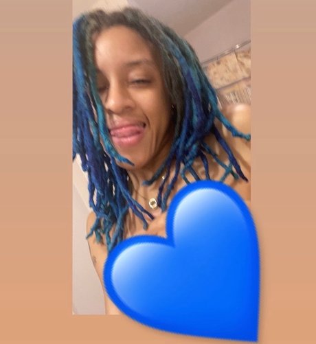 Nagie wyciekłe zdjęcie OnlyFans od Royalblue