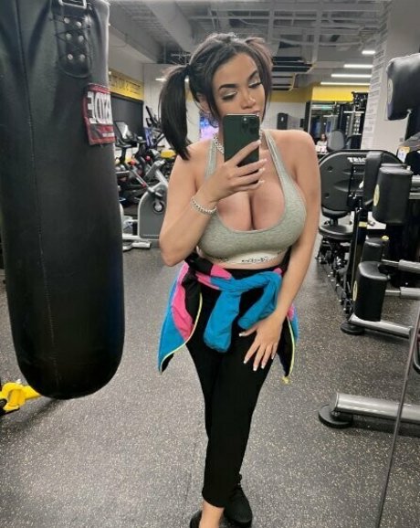 Sheismichaela