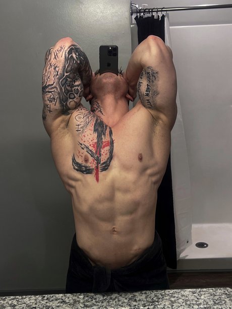 Nagie wyciekłe zdjęcie OnlyFans od Ike