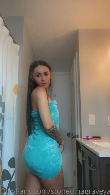 Nagie wyciekłe zdjęcie OnlyFans od Stonedinagraveyard