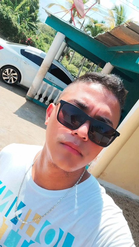 Nagie wyciekłe zdjęcie OnlyFans od Karlos Lewis