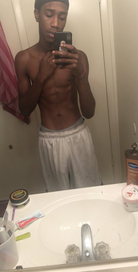 Nagie wyciekłe zdjęcie OnlyFans od 11 Inch Monster