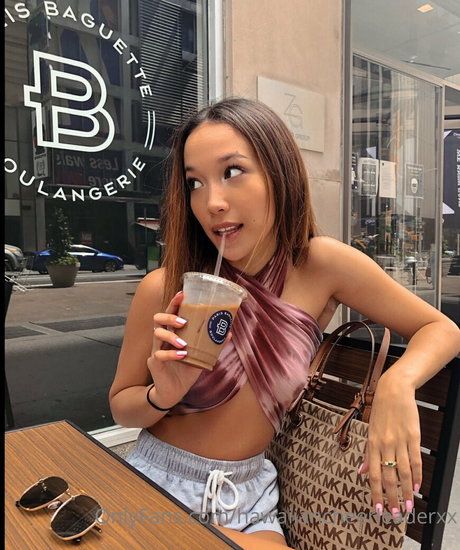 Hawaiian Cheerleader