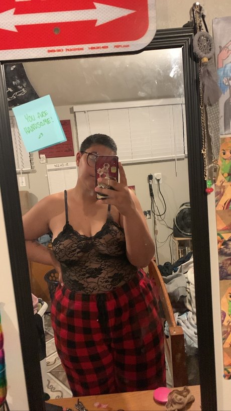 Nagie wyciekłe zdjęcie OnlyFans od Karamie