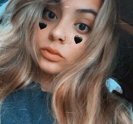 Nagie wyciekłe zdjęcie OnlyFans od Emilyelixer