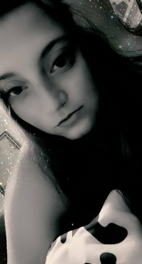 Sarahyournaughtygirl69