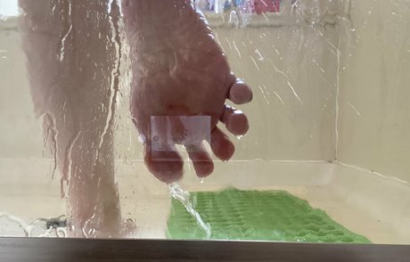 Youlovemyfeettrample