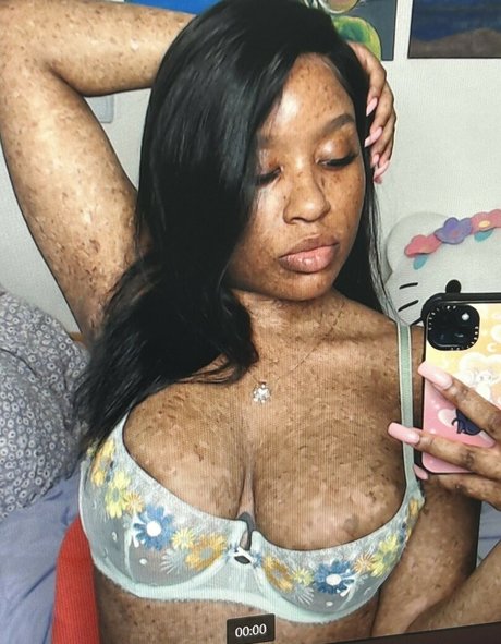 Nagie wyciekłe zdjęcie OnlyFans od Freckledn
