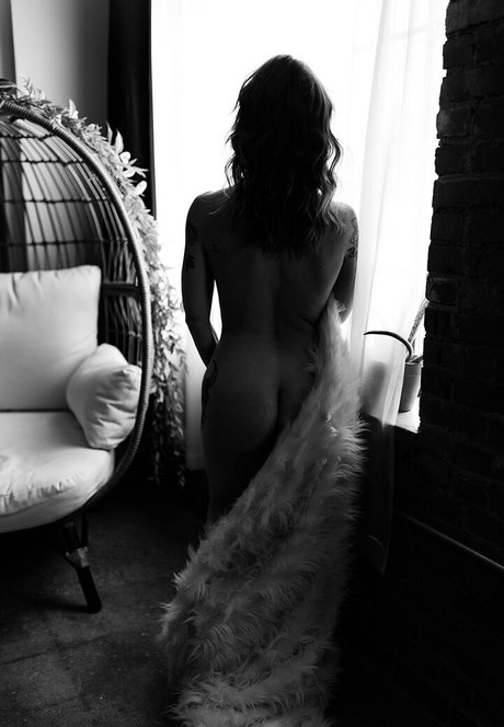 Nagie wyciekłe zdjęcie OnlyFans od Bellecorinne