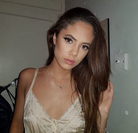 Nagie wyciekłe zdjęcie OnlyFans od Saoirse Alicia Behzadi
