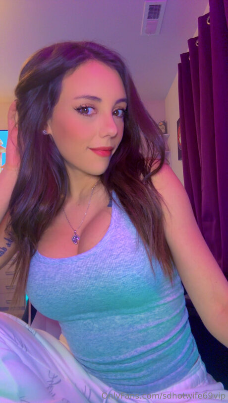 Sdhotwife69vip