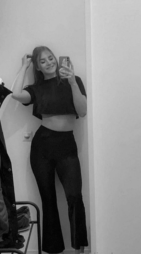 Nagie wyciekłe zdjęcie OnlyFans od Alinaloveefree